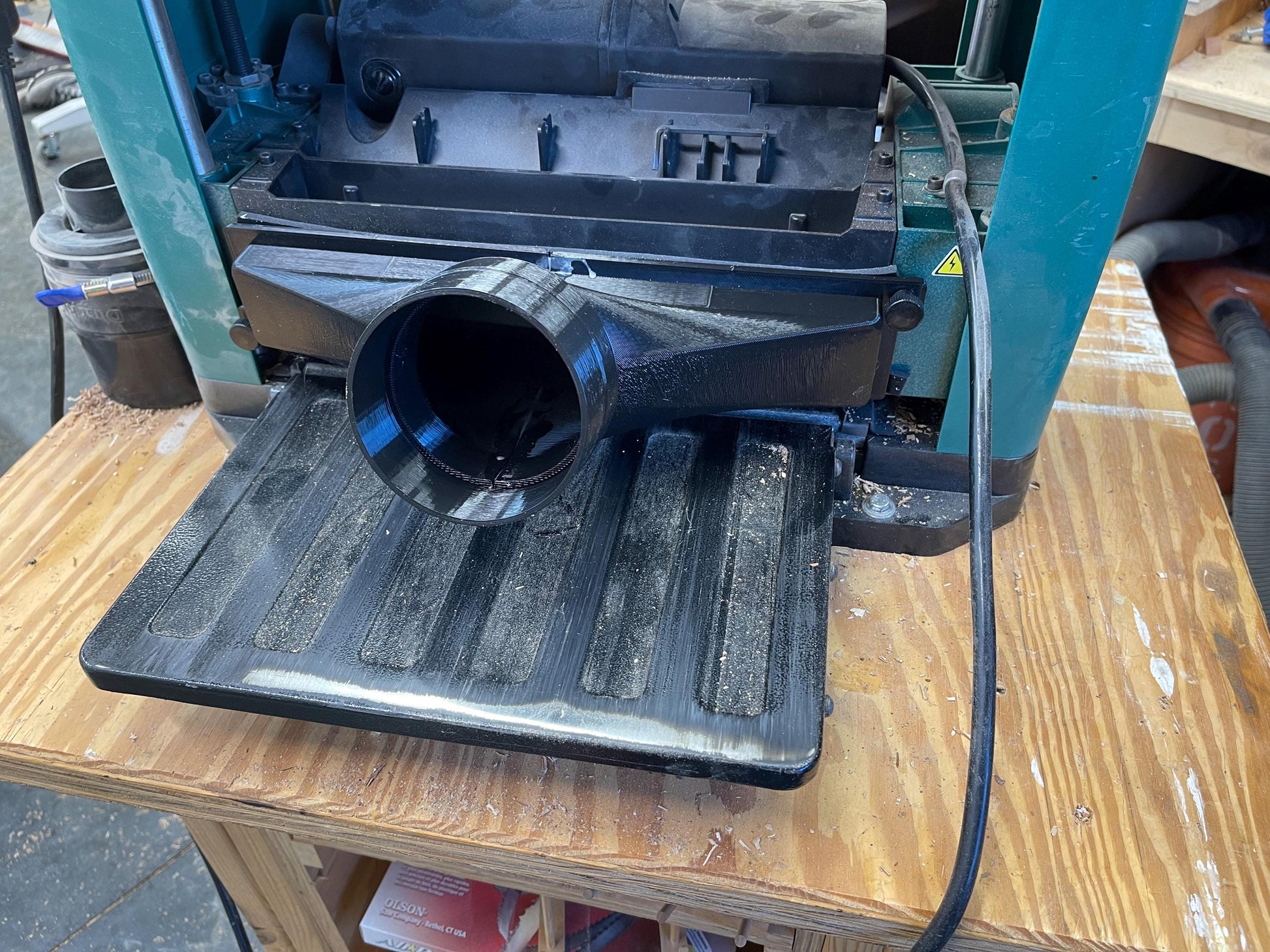 Grizzly G0940 benchtop planer with 4 inch dust port upgrade installed