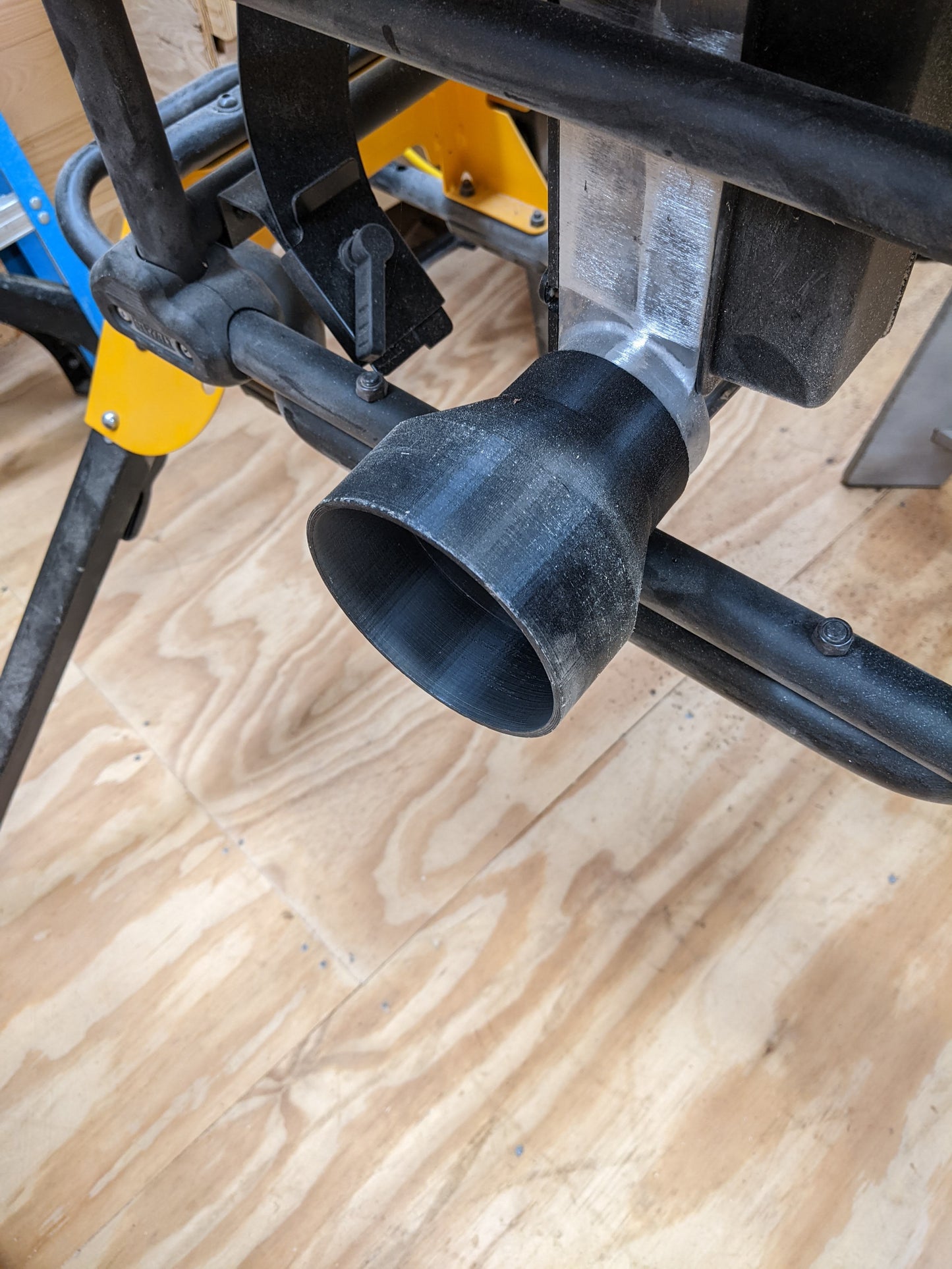 DeWalt Table Saw 4" Dust Adapter - DustRight, DWE7491