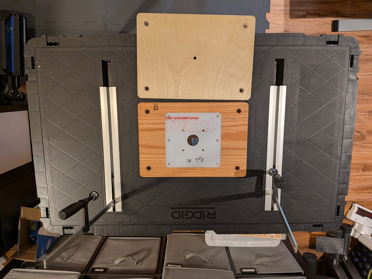 Overhead view of a Ridgid router table fitted with the P2P oak adapter plate and a polycarbonate router plate